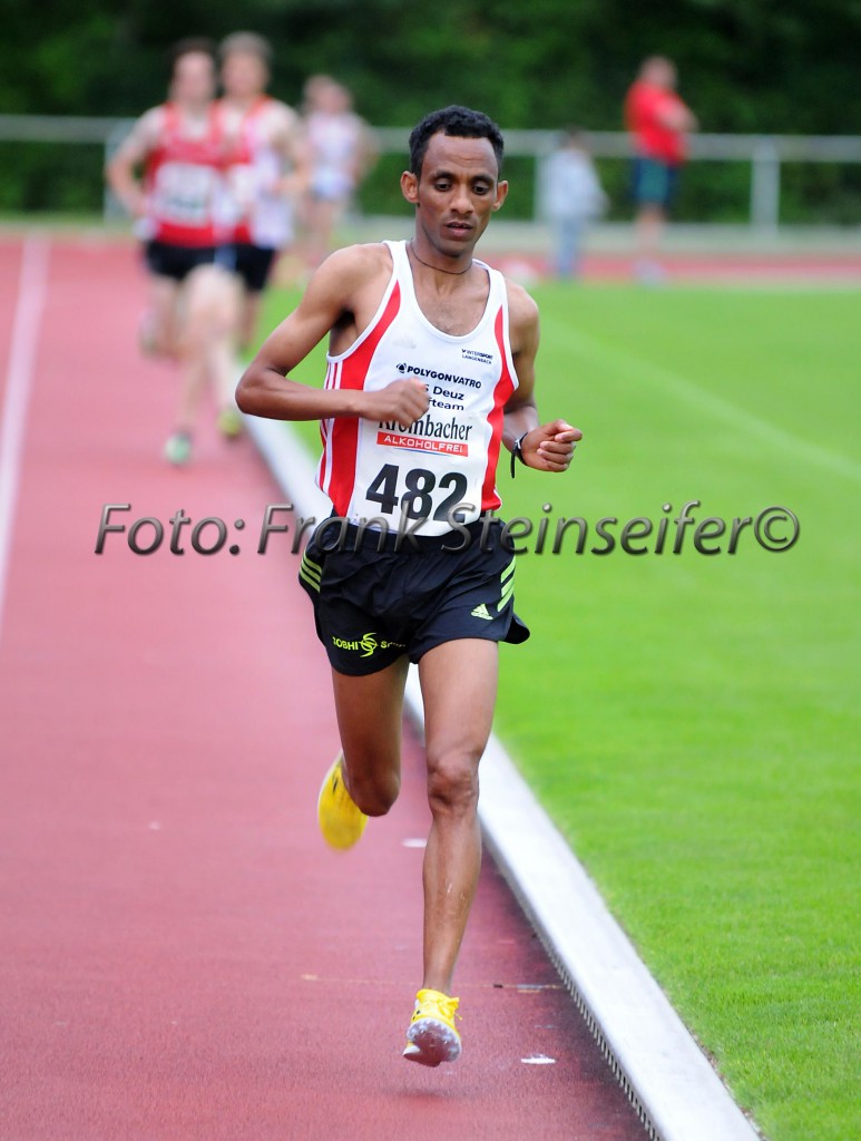 Yohannes Hailu Atey lief leichtfüßig zum Sieg bekm Ausdauer-Cup-Lauf am Molzberg. Seine Siegerzeit über 5000 Meter: 14:56,8 min.