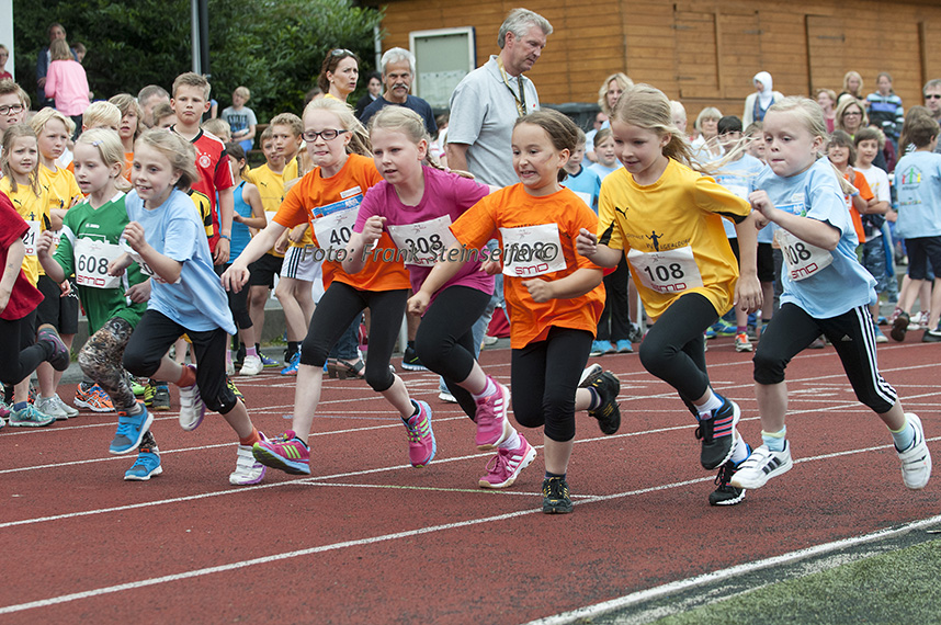 Talentierte Nachwuchsläuferinnen und -läufer zu sichten - das ist der Sinn und Zweck des 4. Mocki-Cups der Grundschulen - ausgerichtet vom CLV Siegerland im Wielandstadion.