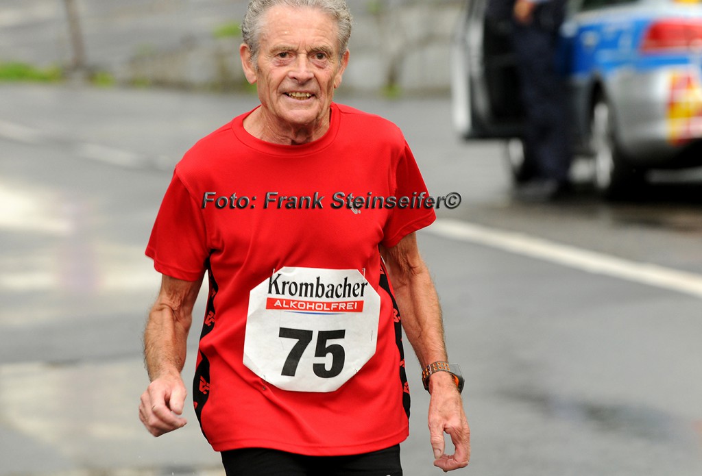Foto 4319: 10-Kilometer-Hauptlauf mit dem 75-jährigen Werner Stöcker (LG Wittgenstein)