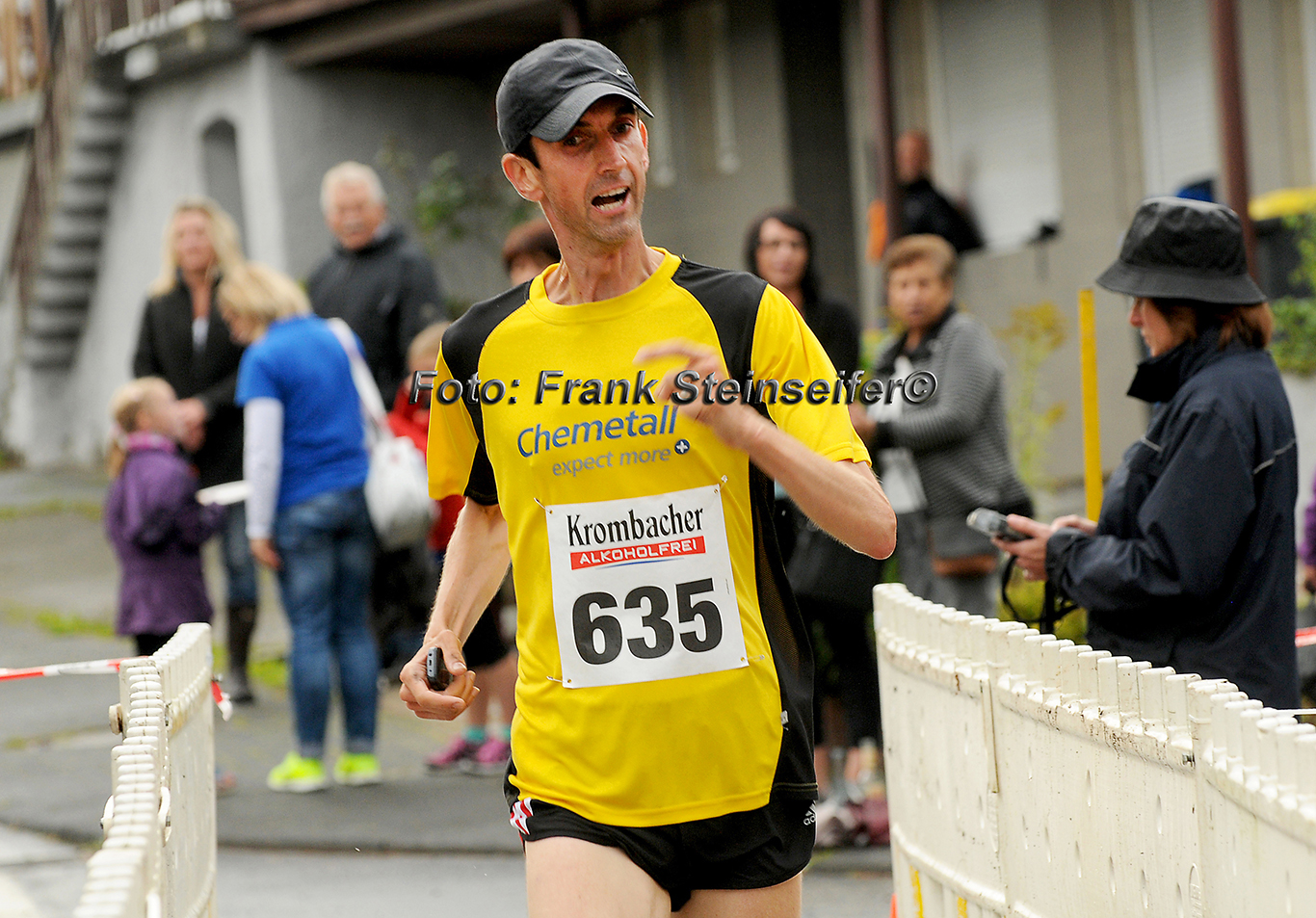 Foto 4331: Der Sieger des 10-Kilometer-Hauptlauf Stefan Groß (SG Wenden) mit neuer Streckenrekordzeit von 32:02 min.