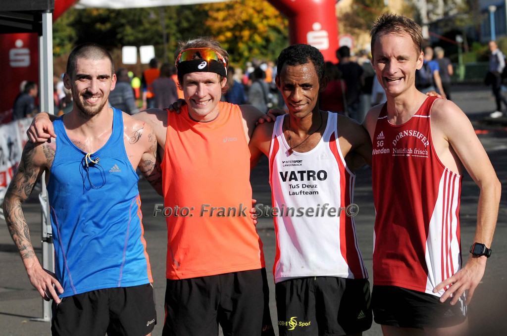Die schnellsten vier Männer im Rennen über 10,8 Kilometer: