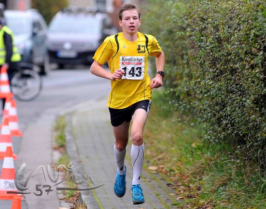 Arne Fuchs gewann den 12 Kilometer Hauptlauf beim 17. Helberhäuser HauBerg-Lauf