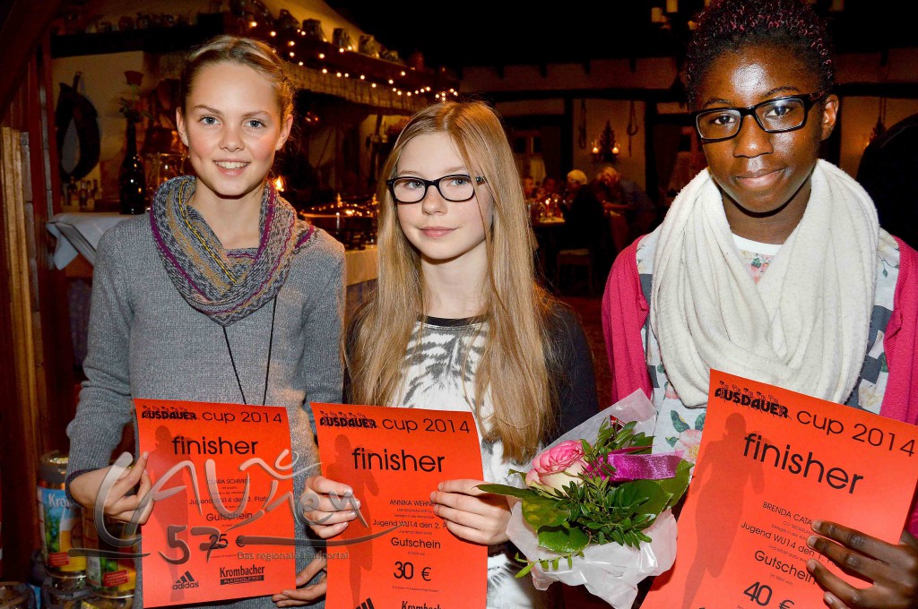Siegerehrung Weibliche Jugend W14 (von rechts): 1. Brenda Cataria-Byll (CLV Siegerland), 2. Annika Wehner (LAG Siegen), 3. Clara Schmidt (VfB Wissen).