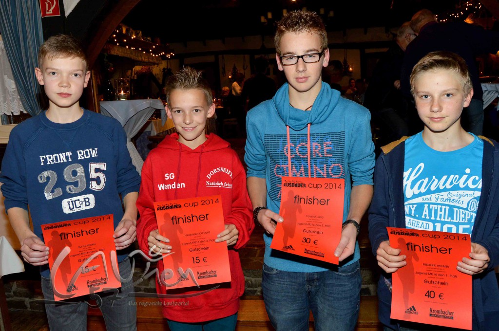 Siegerehrung  Männliche Jugend M16 (von rechts): 1. Frederik Wehner (LAG Siegen/Alcher TG), 2. Dominik Jung (ASC Weißbachtal), 4. Maximilian Clemens (SG Wenden), 5. Tim Eichhorn (SG Wenden).