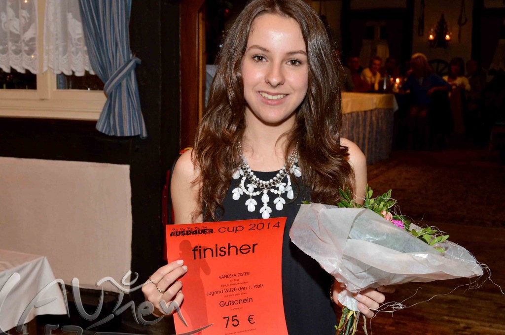 Siegerehrung Weibliche Jugend U20: Siegerin Vanessa Oster (TuS Deuz).