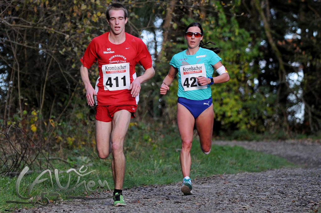 39. Wendener Südsauerlandlauf: Sabrina Mockenhaupt (LG Sieg) und Florian Herr (SG Wenden) Seite an Seite ins Ziel beim 10-Kilometer-Lauf 