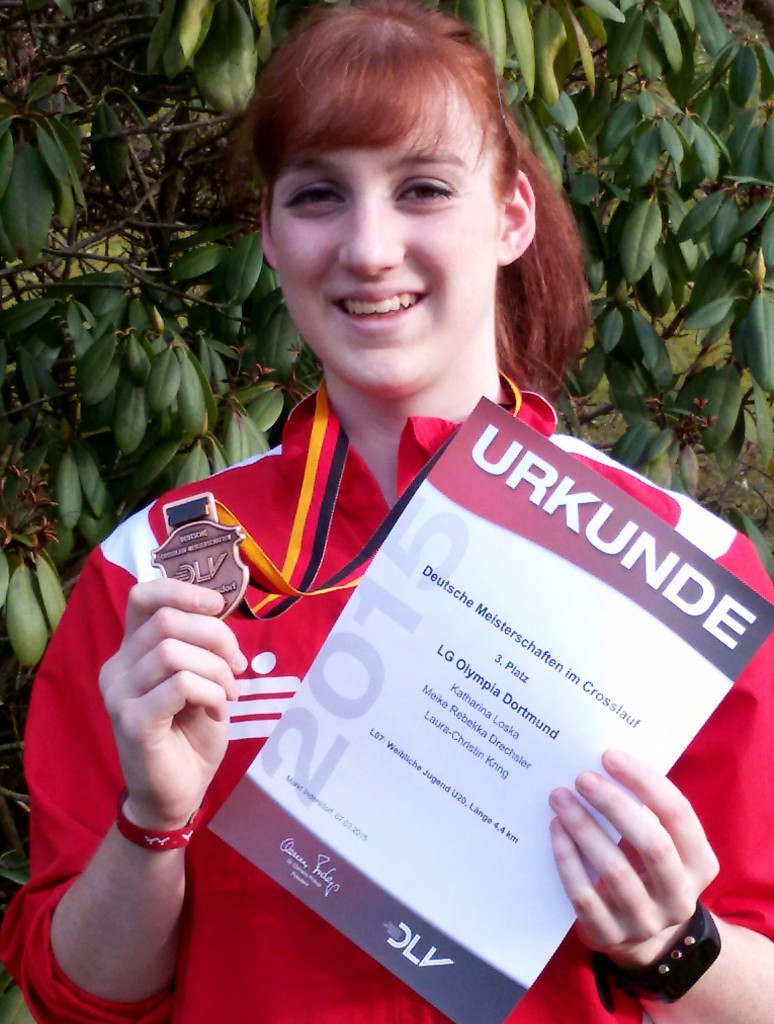 Laura-Christin Kring, die nach ihrem Wechsel von der LG Kindelsberg nun für die LG Olympia Dortmund startet, kämpfte sich im Rennen der Weiblichen Jugend U20 mit Magenproblemen durch. 