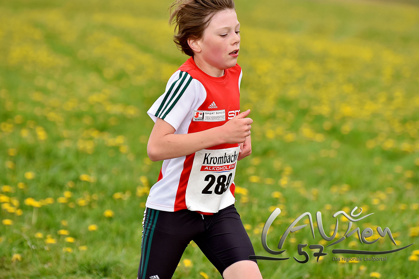 Der 11-jährige Tom Luca Krumm vom CLV Siegerland gewann im Lauf der Schüler über 1 Kilometer – eine halbe Stunde später startete er erneut über 6,5 Kilometer im Jedermannlauf.