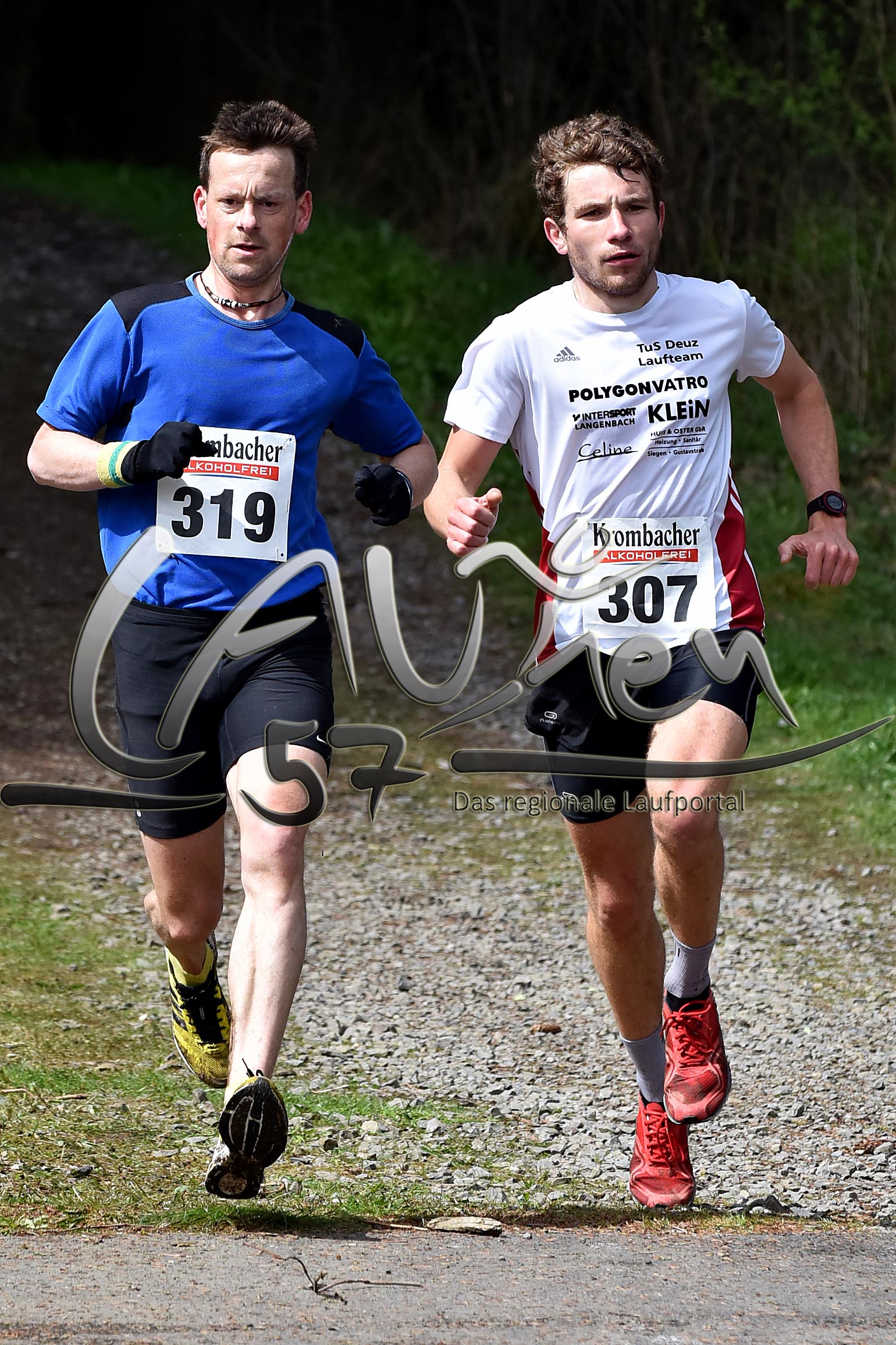 Zweikampf im Halbmarathon bis kurz vor dem Ziel: Frank Hardenack (links) und Anno Dallmann schenkten sich nichts.