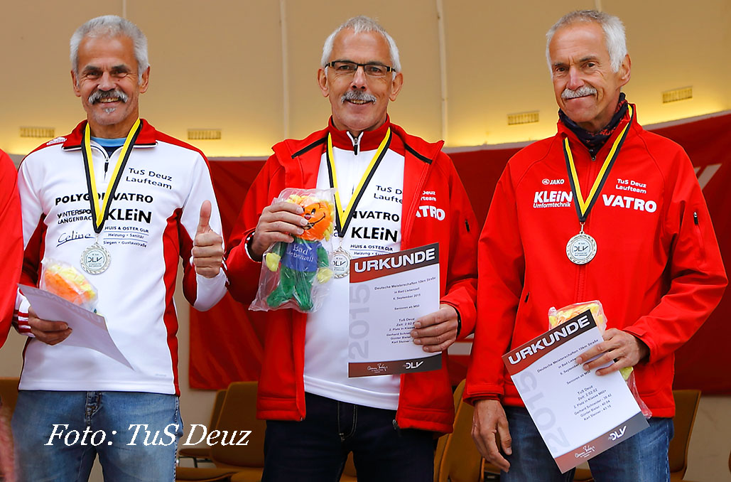 Die erfolgreiche M60/65-Mannschaft des TuS Deuz mit (von links) Günter Bieler, Karl Steiner und dem neuen Siegerlandrekordhalter in der Klasse M65, Gerhard Schneider.