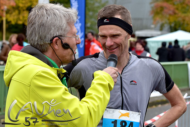 Der Sieger im Marathonlauf,  Niklas Kröhn, im Interview mit Thomas Heck.