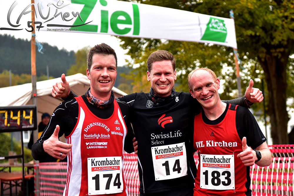 Die schnellsten drei Läufer beim 18. Helberhäuser HauBerg-Lauf über 12 Kilometer (v.l.): Sven Daub (2.), Tobias Lautwein (1.), Stefan Klöckner (3.).