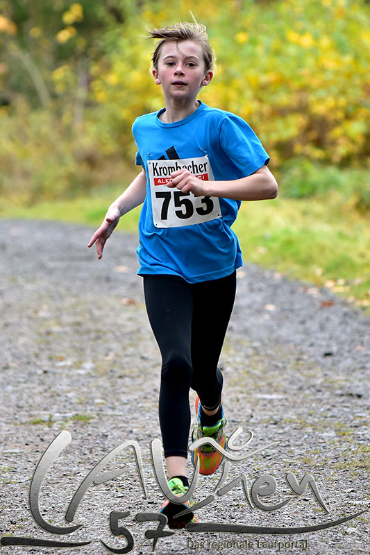 Nachwuchstalent Emily Gilles vom VfL Wehbach gewann den Schülerlauf über 1,5 Kilometer.