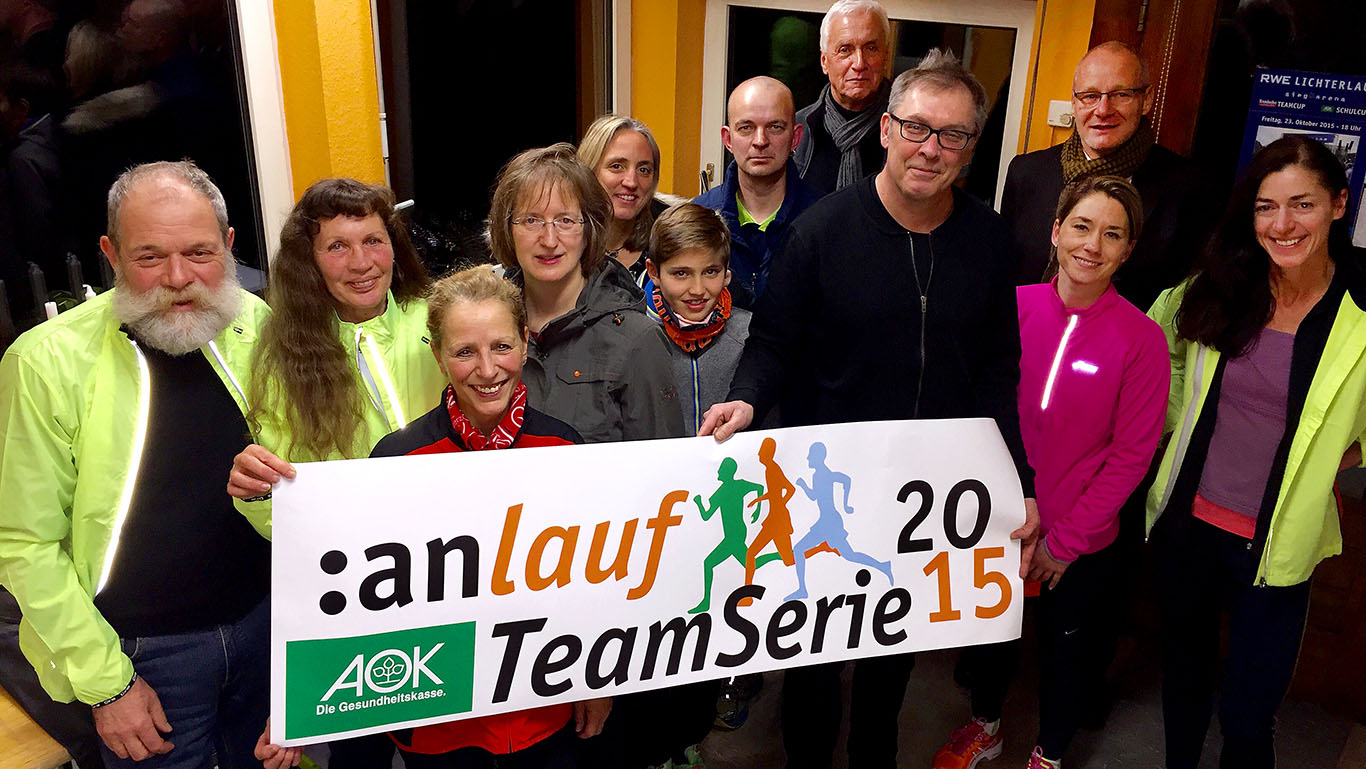 Kleine Siegerehrung zum Abschluss der :anlauf/AOK-Teamserie 2015.