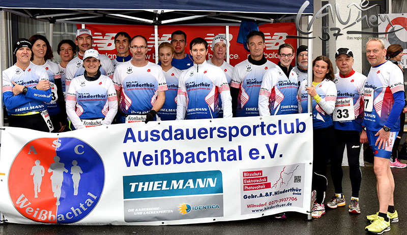 Der ASC Weißbachtal (hier nur ein Teil der großen Läufergruppe beim Adventslauf des CLV Siegerland) stellte die größte Gruppe aller Vereine und bekam dafür einen Sonderpreis.