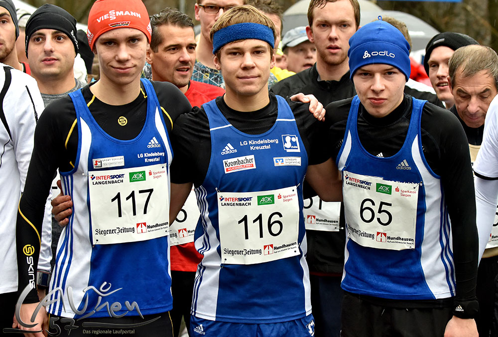 Das Trio der LG Kindelsberg Kreuztal mit Marco Hoffmann, Jonas Hoffmann und Arne Fuchs stellte in der Mannschaftswertung über 10 Kilometer in der Klasse U20 einen neuen Siegerlandrekord auf.