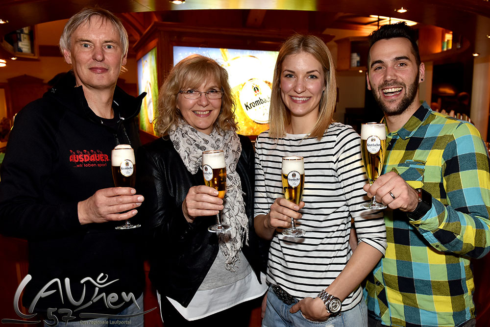 Mit einem Krombacher Pils alkoholfrei stieß die Ausrichter-Familie Stern vom Betzdorfer Ausdauershop auf den gelungenen Abschluss des Wintercups 2015/16 an.