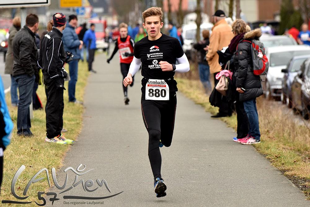 Max Hackler (EJOT TVG Buschhütten) siegte bei den Schülern über 1.000 Meter in 3:17 Minuten.