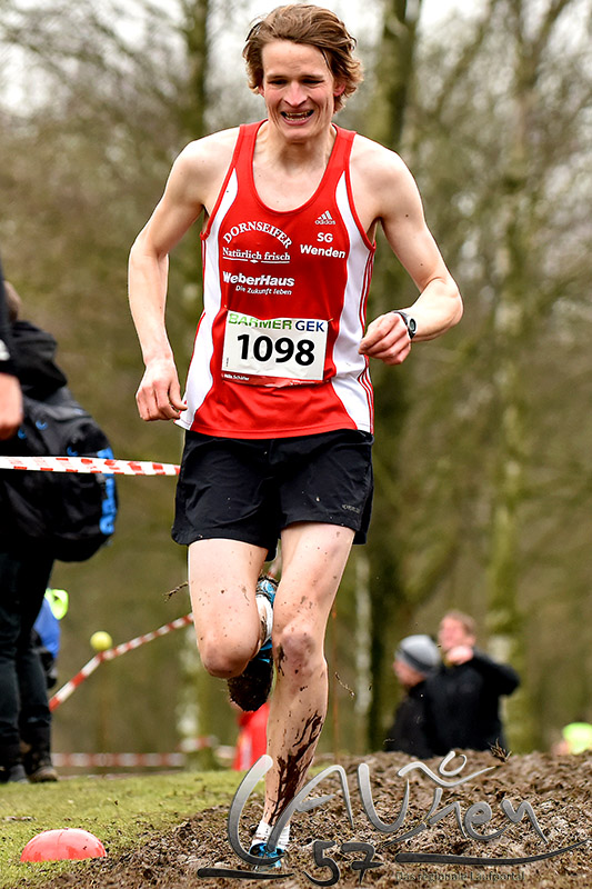 Nils Schäfer (SG Wenden) belegte auf der Männer-Langstrecke den 25. Platz (35:51 min.).