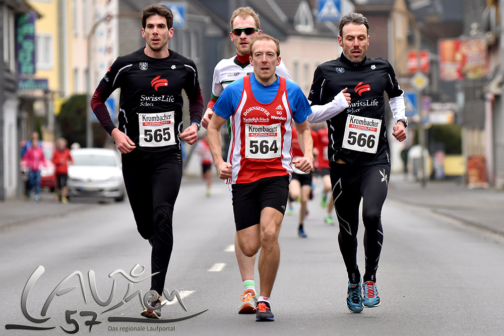 5-Kilometer-Lauf beim 30. Goetzelauf des TuS DJK Herdorf, dem 1. Lauf zum Ausdauer-Cup 2016 – vorneweg Tobias Dreier (Mitte), der den Vorjahressieg wiederholte. 