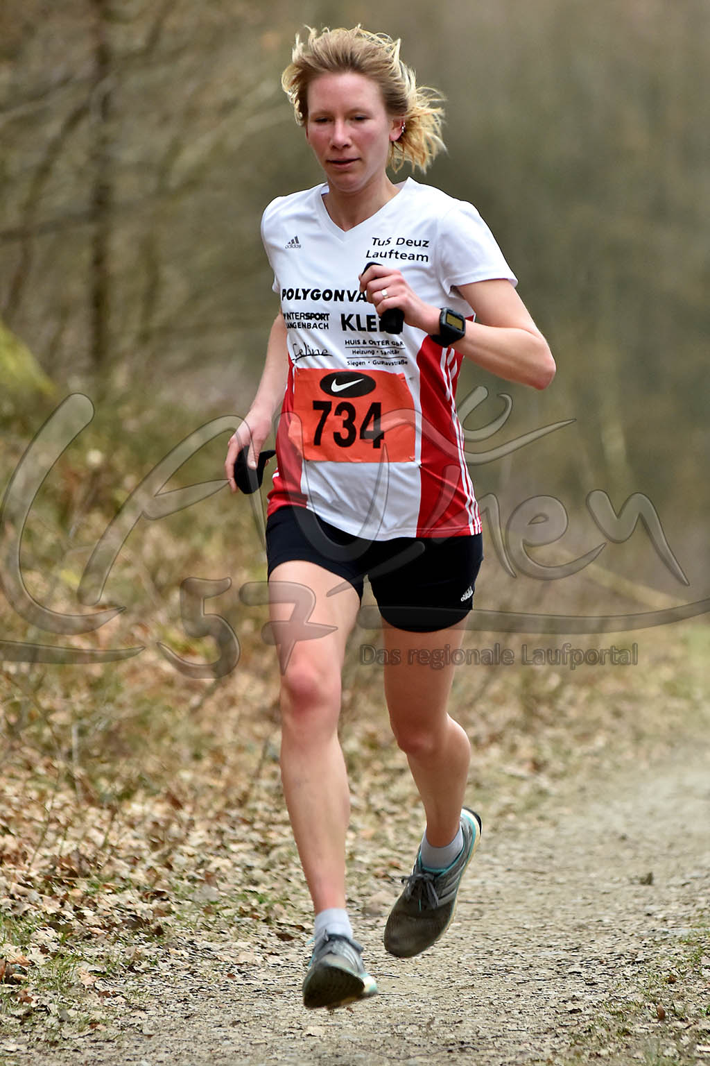 18. Ferndorfer Frühjahrswaldlauf – die Siegerin im Lauf über 6 Kilometer, Rebekka Otterbach (TuS Deuz).
