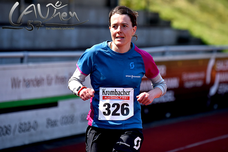 Die Siegerin im Halbmarathon beim 38. Internationalen Erndtebrücker Volkslauf, Carmen Otto.