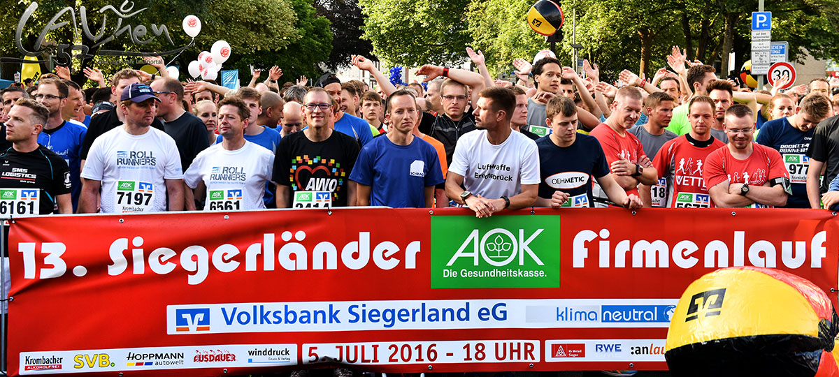 Die Ruhe vor dem Läufer-Ansturm: Wenige Augenblicke später erfolgte der Start zum 13. Siegerländer AOK-Firmenlauf mit 9.000 Teilnehmern.