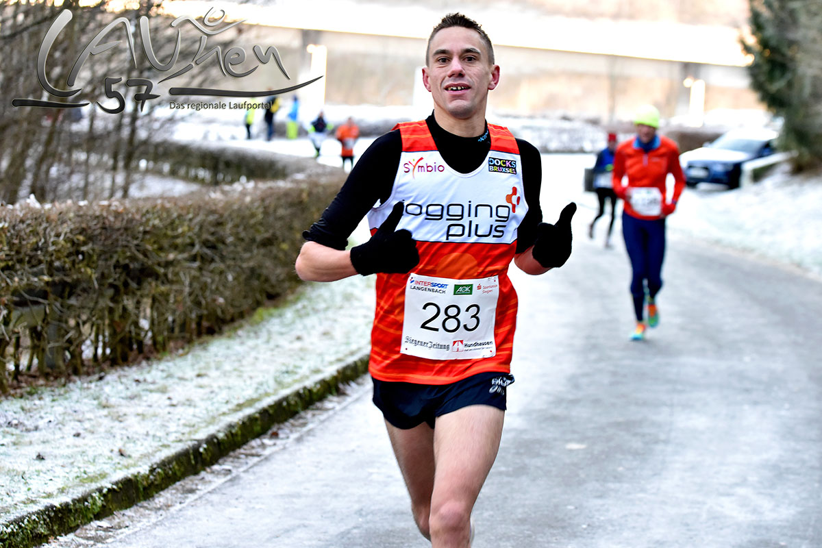 Der 30-jährige Arnaud Renard (Guepard Belgium) gewann beim 38. Silvesterlauf an der Obernautalsperre über 10 Kilometer in 34:11 Minuten. 
